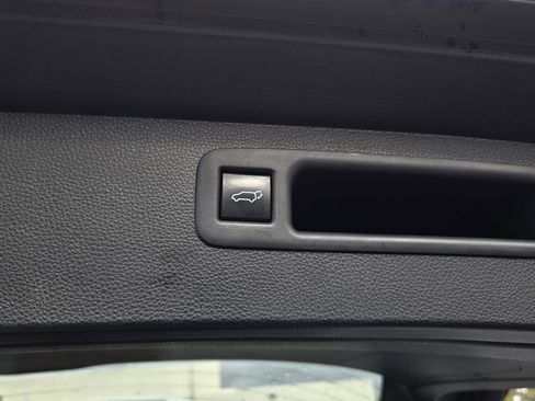 Certified 2022 Toyota Highlander XLE image 28