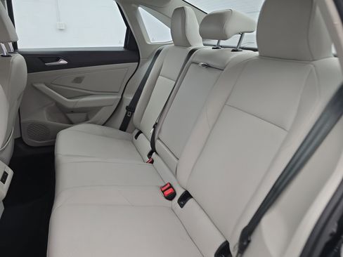 Used 2020 Volkswagen Jetta SE w/ SE Cold Weather Package FWD image 13