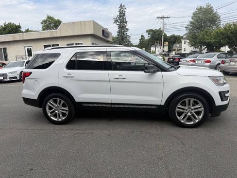 Used 2016 Ford Explorer XLT w/ Equipment Group 202A AWD/4WD image 10