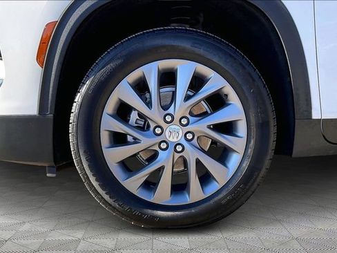 Used 2025 Buick Enclave Preferred w/ Power Package image 22