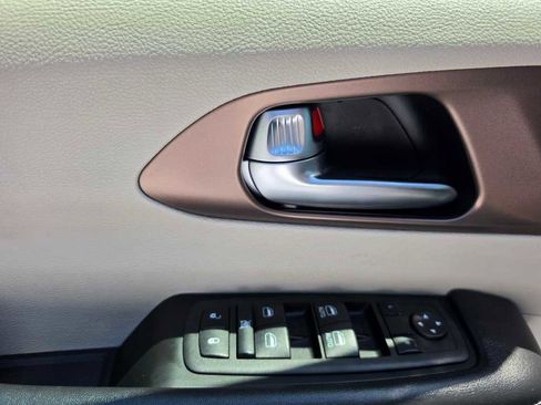 Used 2023 Chrysler Voyager LX FWD image 23