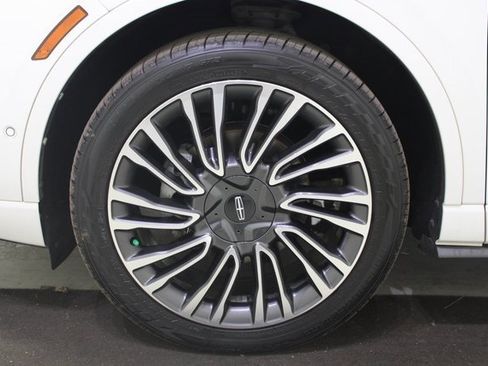 Used 2020 Lincoln Corsair Reserve w/ Equipment Group 201A image 27