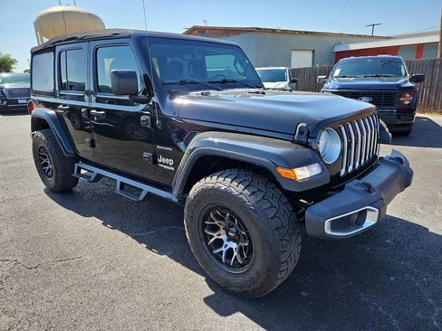 Used 2018 Jeep Wrangler Unlimited Sahara AWD/4WD image 10