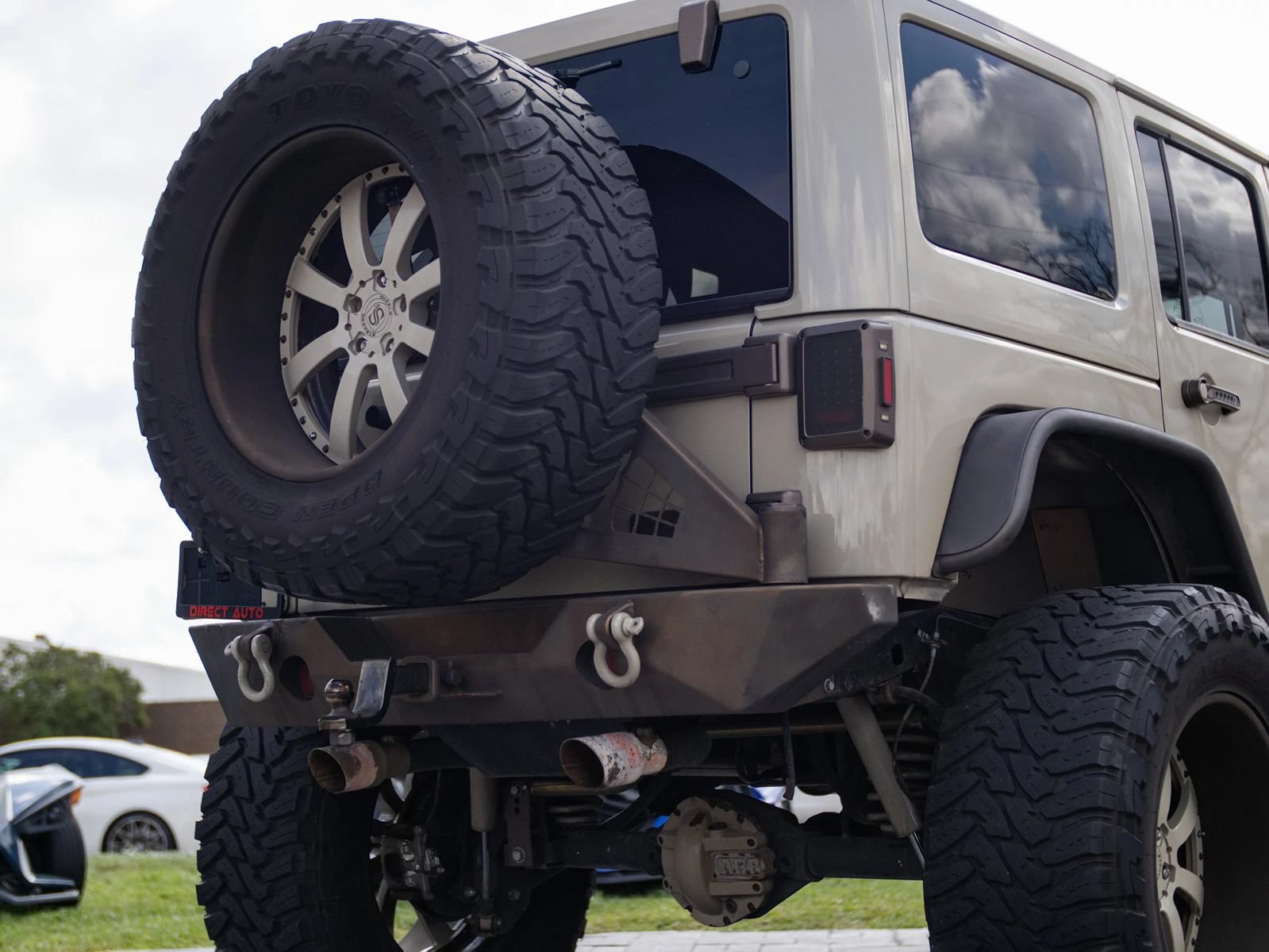 Used 2017 Jeep Wrangler Unlimited Sahara AWD/4WD image 14