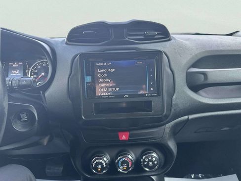 Used 2016 Jeep Renegade Latitude AWD/4WD image 31
