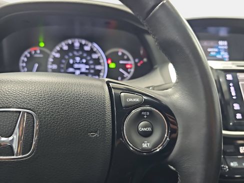 Used 2017 Honda Accord EX-L image 18