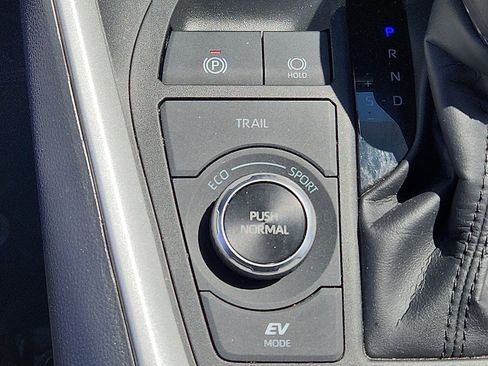 Certified 2025 Toyota RAV4 LE AWD/4WD image 23