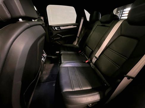 Certified 2023 Porsche Cayenne Platinum Edition image 22