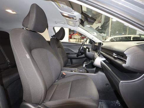 Used 2025 Hyundai Kona SEL image 27