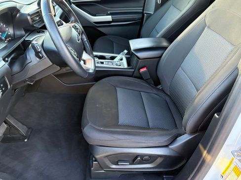 Used 2023 Ford Explorer XLT image 30