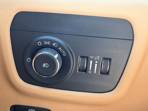 Used 2024 Jeep Grand Cherokee L Summit AWD/4WD image 32
