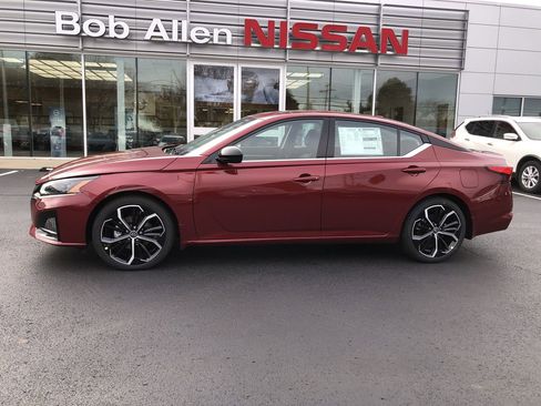 New 2025 Nissan Altima 2.5 SR w/ SR Premium Package image 11