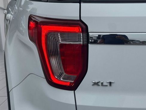Used 2019 Ford Explorer XLT w/ Equipment Group 202A AWD/4WD image 10