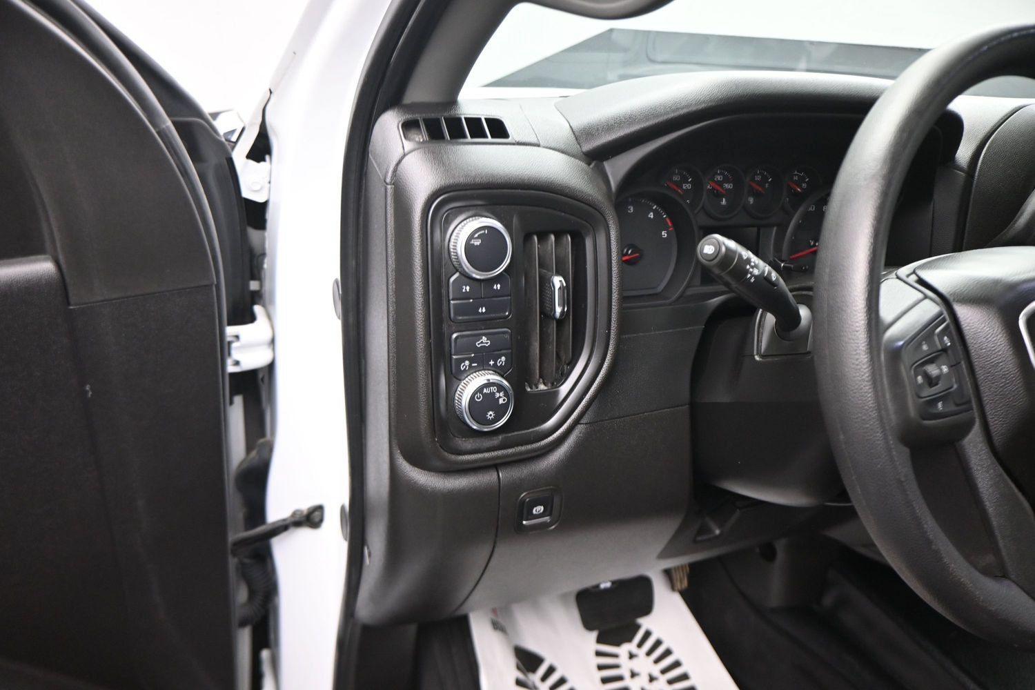 Used 2025 GMC Sierra 2500 Pro w/ Convenience Package AWD/4WD image 3