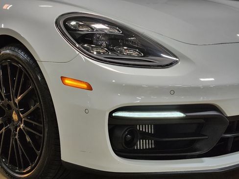 Used 2022 Porsche Panamera image 13