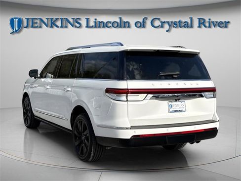 Certified 2023 Lincoln Navigator L Reserve image 11