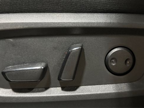 Used 2025 Nissan Pathfinder SV AWD/4WD image 19