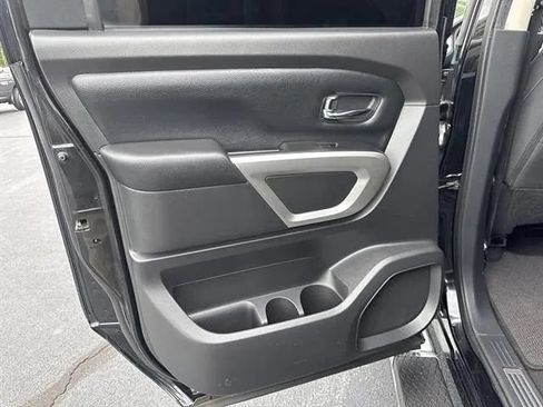 Used 2017 Nissan Titan SV AWD/4WD image 13