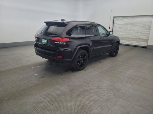 Used 2019 Jeep Grand Cherokee Laredo RWD image 9