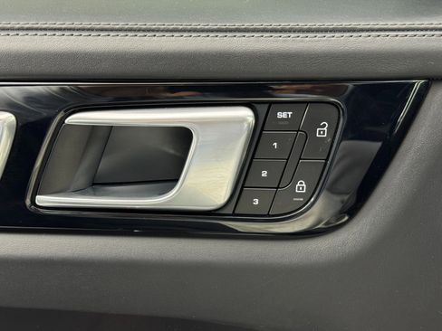 Used 2022 Porsche Cayenne Turbo S image 17