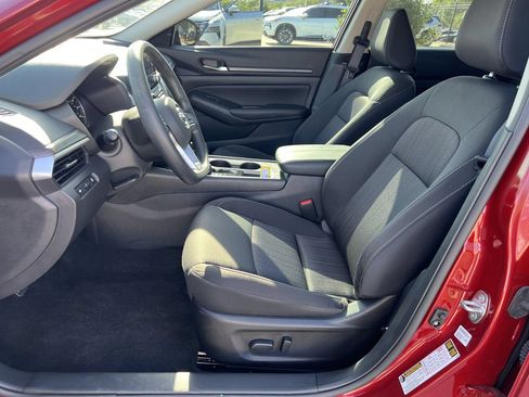 Certified 2025 Nissan Altima 2.5 SV FWD image 8