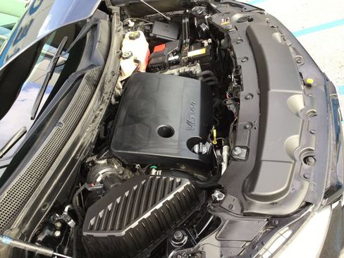 Used 2021 Chevrolet Traverse LT FWD image 38