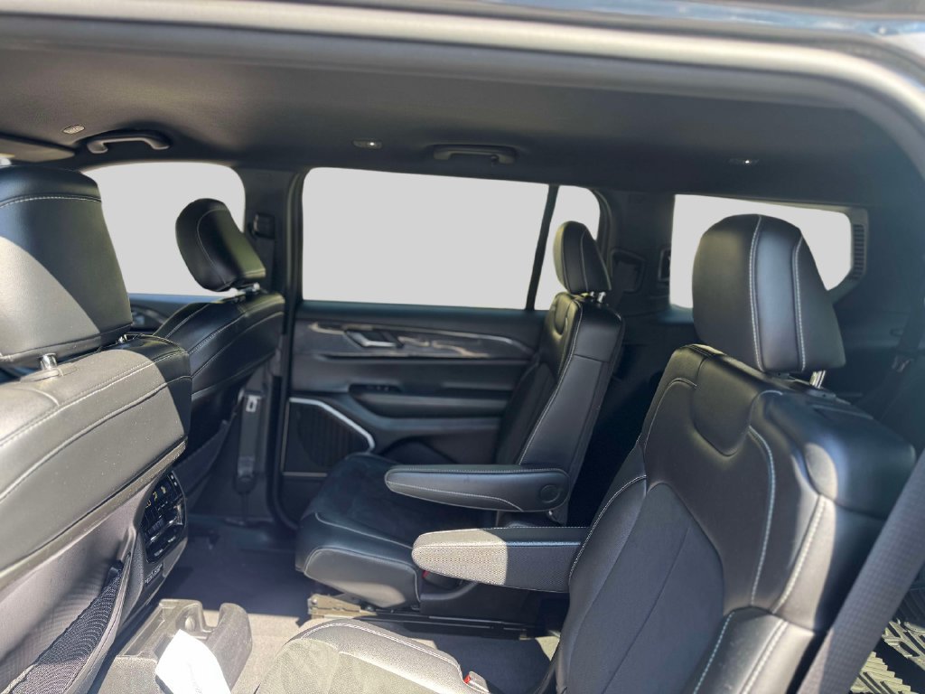Used 2021 Jeep Grand Cherokee L Laredo AWD/4WD image 11