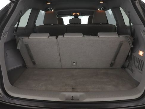 Used 2017 Toyota Highlander LE image 24