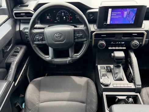 Used 2025 Toyota Tacoma SR AWD/4WD image 29