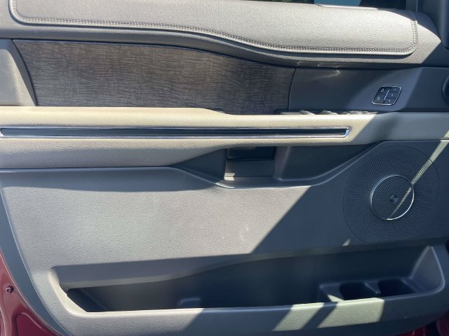 Used 2018 Ford Expedition Limited w/ Equipment Group 302A RWD image 16