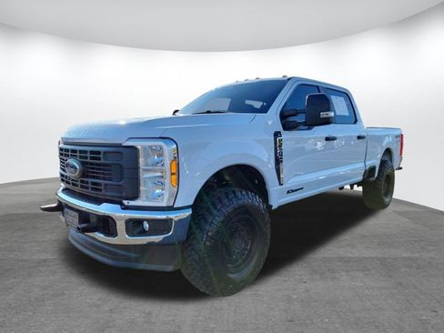 Used 2023 Ford F250 XL image 3