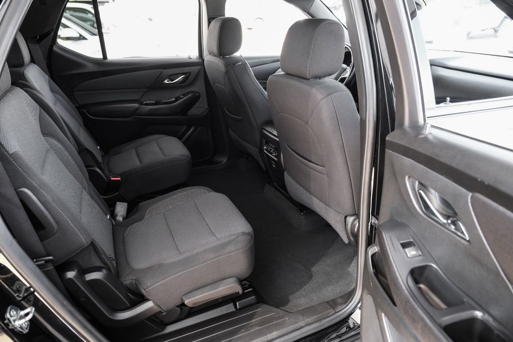 Used 2022 Chevrolet Traverse LT FWD image 37