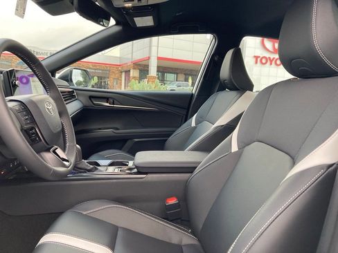 Used 2026 Toyota Camry SE w/ Multimedia Upgrade Package image 10