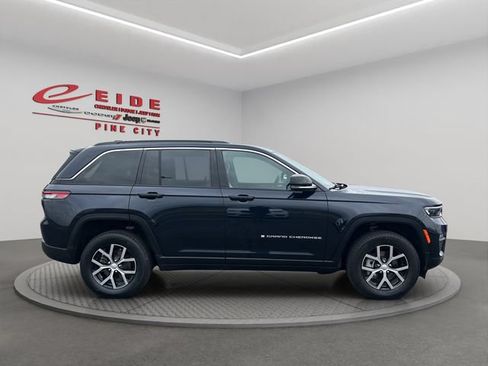 Used 2024 Jeep Grand Cherokee Limited AWD/4WD image 7