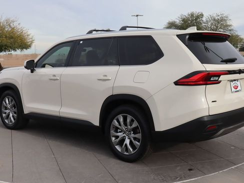 Used 2024 Toyota Grand Highlander Limited image 7