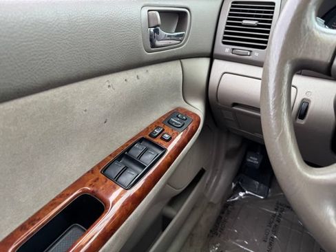 Used 2002 Toyota Camry XLE FWD image 28