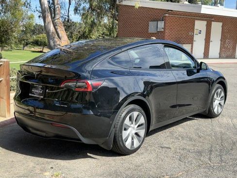 Used 2022 Tesla Model Y Long Range AWD/4WD image 2