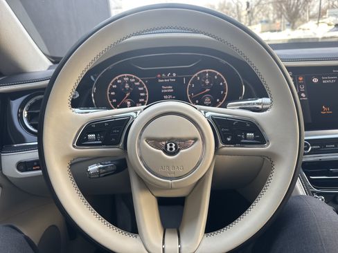 Used 2023 Bentley Flying Spur V8 image 19