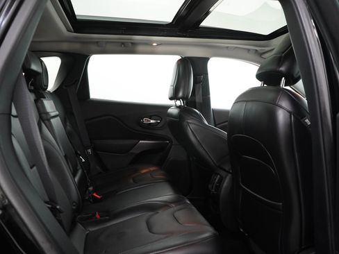 Used 2019 Jeep Cherokee Limited AWD/4WD image 12