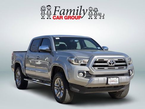 Used 2017 Toyota Tacoma Limited w/ Tow Package image 2