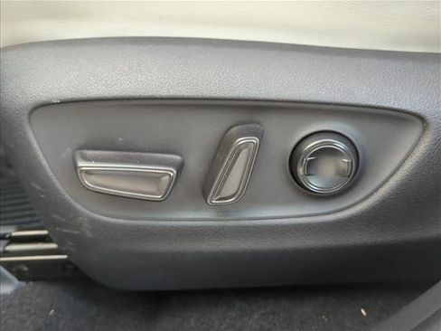 Used 2019 Toyota RAV4 XLE Premium image 9