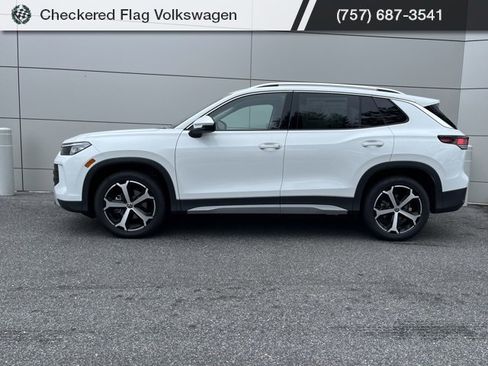 New 2025 Volkswagen Tiguan SE image 11