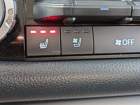 Used 2023 Toyota Tundra Limited image 26