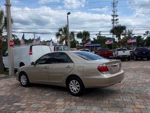 Used 2005 Toyota Camry LE FWD image 9