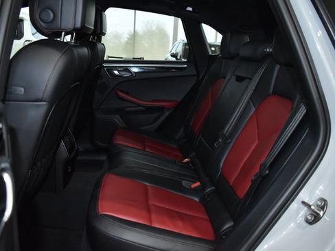 Used 2022 Porsche Macan S image 29