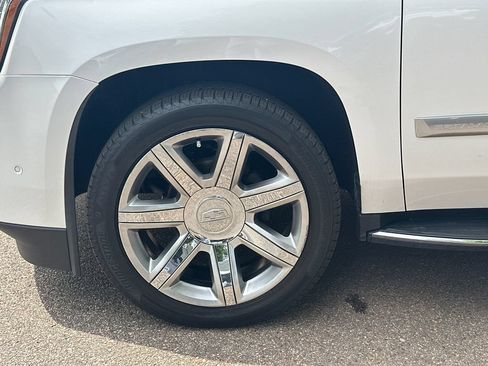 Used 2020 Cadillac Escalade ESV Luxury AWD/4WD image 14