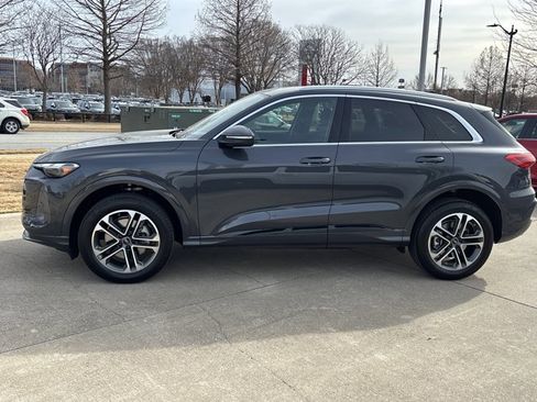 Used 2025 Audi Q5 Premium image 12