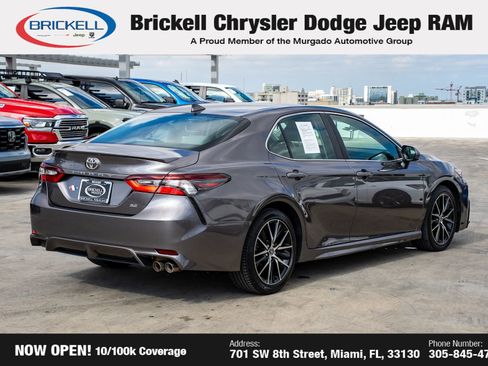 Used 2021 Toyota Camry SE image 5