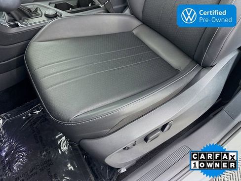 Used 2023 Volkswagen Tiguan SE w/ Panoramic Sunroof Package image 19