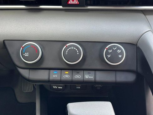 Used 2023 Hyundai Elantra SE image 14